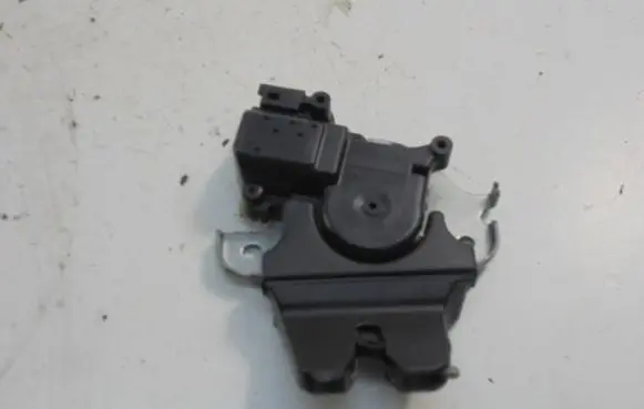 Mitsubishi Lancer VIII Tailgate/trunk/boot lock/catch/latch 