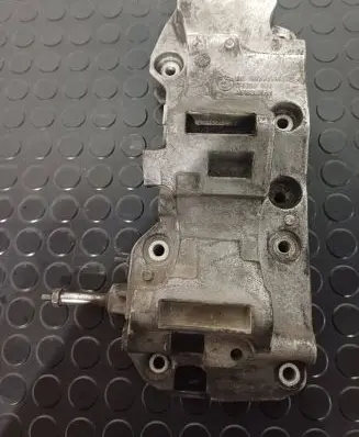 BMW 5 F10 F11 Engine mounting bracket 8506863 174786 A199001F