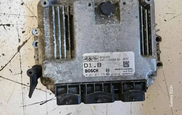 Volvo V50 Engine control unit/module 4N5112A650BA 8692329 0281011775