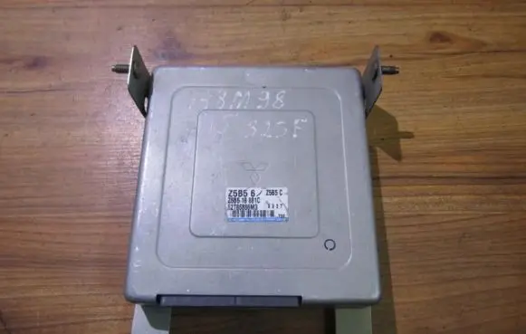 Mazda 323 F Engine control unit/module z5b518881c e2t86886m3