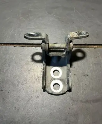 Nissan X-Trail T31 Rear door upper hinge
