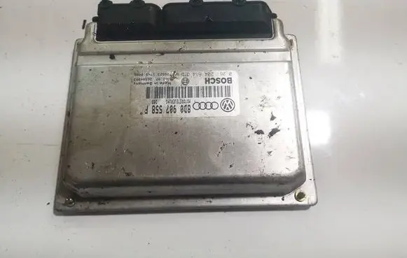 Volkswagen PASSAT B5 Engine control unit/module 8D0907558F