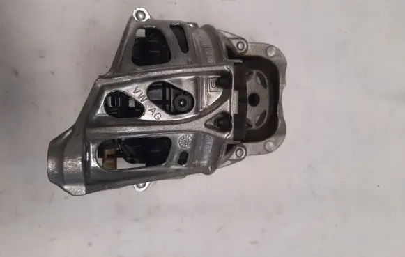 Audi Q5 SQ5 Engine mount bracket 80D199371A