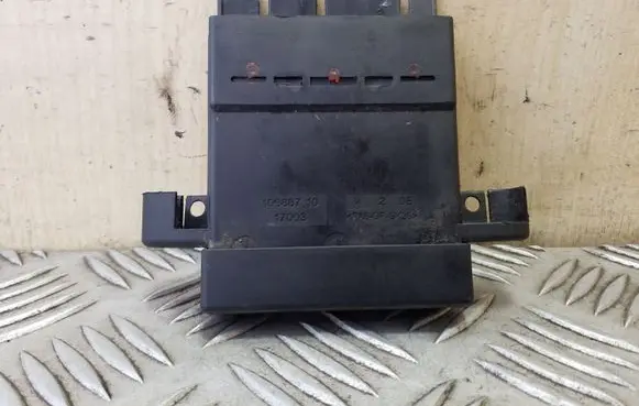 BMW 5 GT F07 Current control relay 915341802