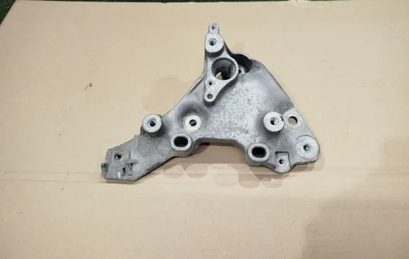 Renault Trafic III (X82) Engine mounting bracket 648607782R