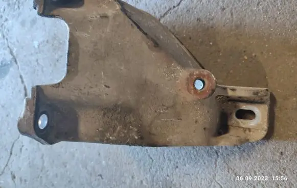 Suzuki Grand Vitara II Engine mounting bracket 200191