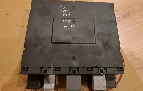 Volkswagen PASSAT B6 Fuse module 3C0937049AE F005V00631 H52S2002