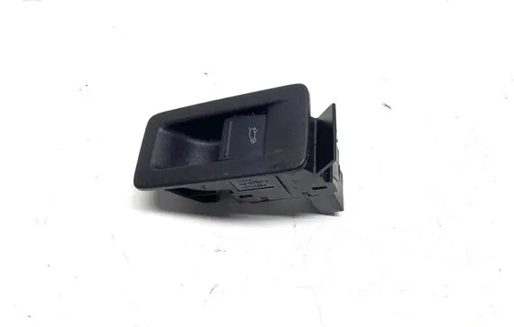 Tailgate opening switch