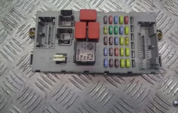 Fiat Croma Fuse box cover 46846746