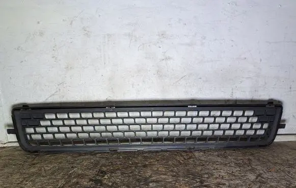Volvo V70 Front bumper lower grill 30763113 30678636