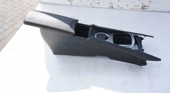 Toyota Avensis T270 Center console SKO71482