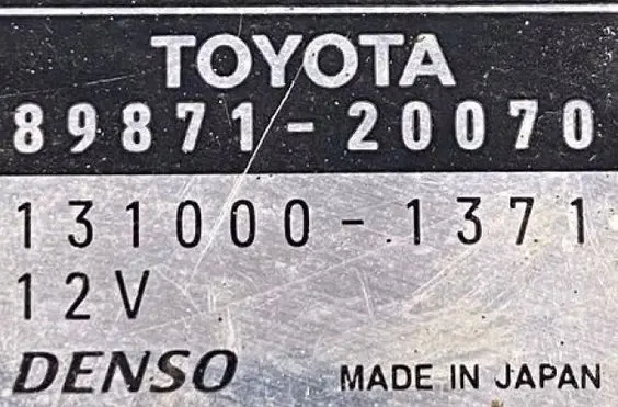 Toyota Avensis T250 Trunk lid opening control unit 