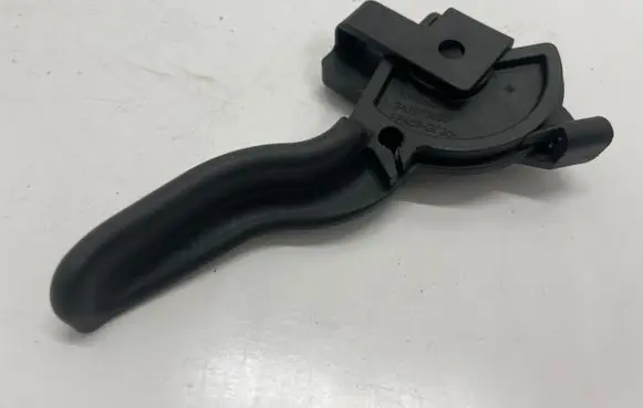 Opel Meriva B Engine bonnet (hood) release handle 13128231