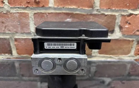 Mercedes-Benz Sprinter W906 ABS Pump A0014464189 065230334