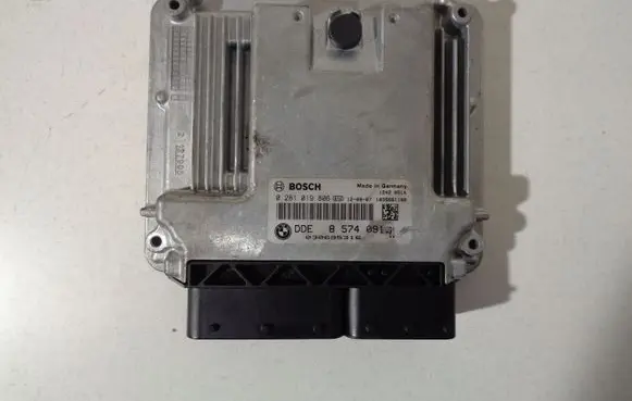 BMW 5 F10 F11 Engine control unit/module 8574091 0281019806
