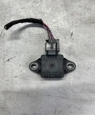Mercedes-Benz E W212 ESP acceleration yaw rate sensor A0009059101