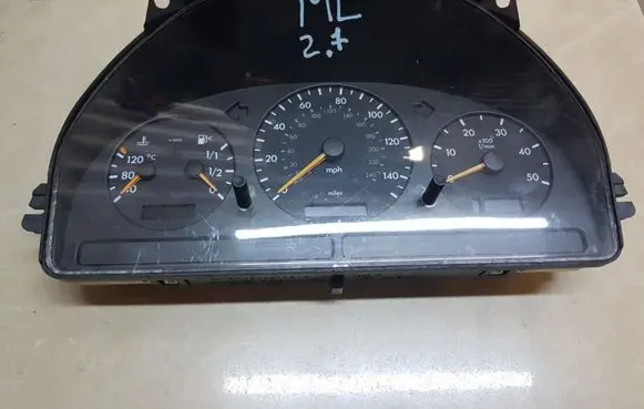 Mercedes-Benz ML W163 Speedometer (instrument cluster) A1635405911