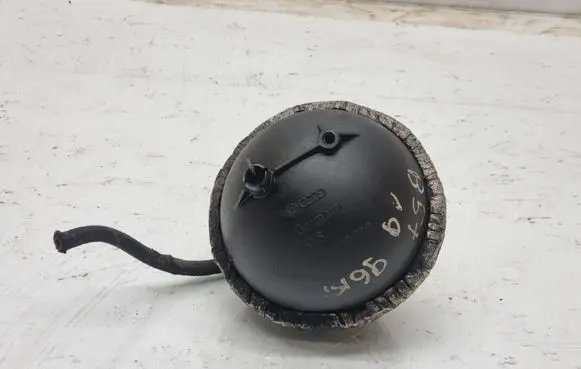 Volkswagen PASSAT B5.5 Vacuum air tank 054129808