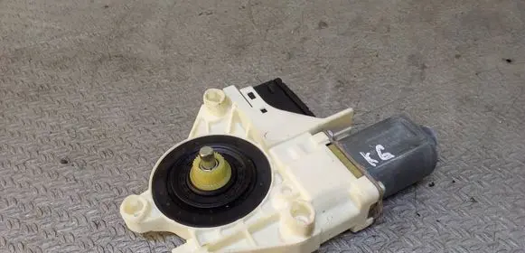 Renault Laguna III Rear door window regulator motor 0130822330 827310001R