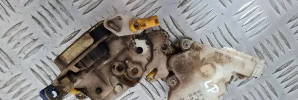 Nissan Terrano Front door lock