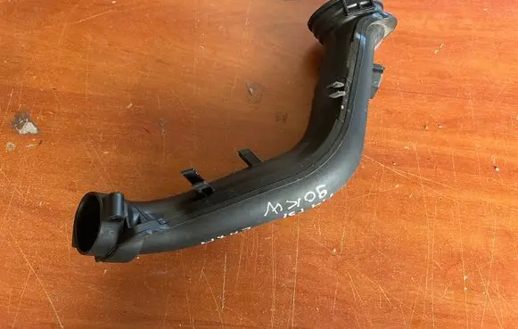 Skoda Octavia Mk2 (1Z) Air intake hose/pipe 03C145673N