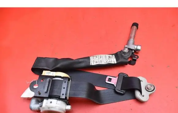 Mazda 3 II Front seatbelt T89404T