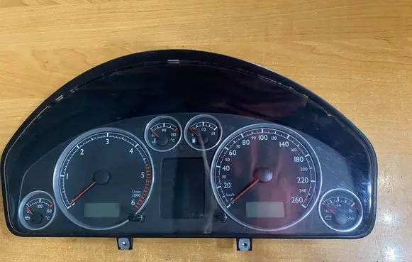 Speedometer (instrument cluster)