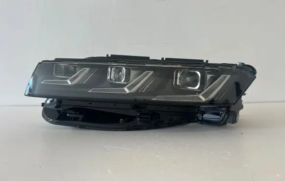 Volkswagen Touareg III Headlight/headlamp 761941081H 0301130233AD