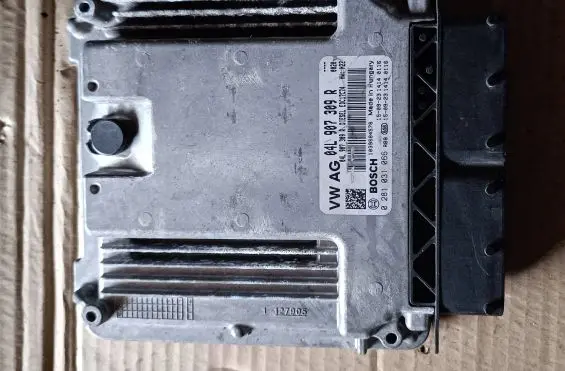 Volkswagen PASSAT B8 Engine control unit/module 04L907309R 0281031066