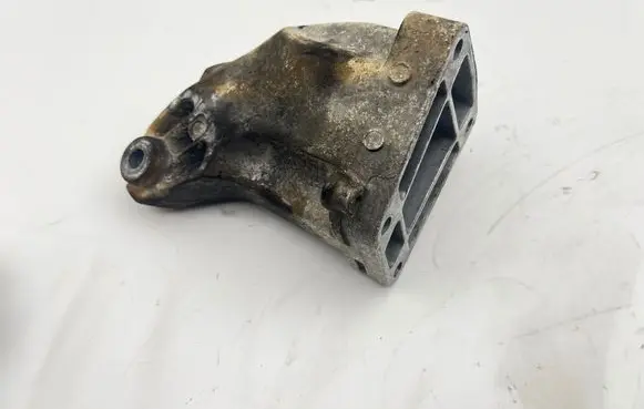 Mercedes-Benz E W212 Engine mounting bracket A6422233404