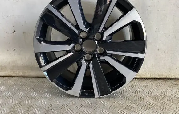 R18 alloy rim