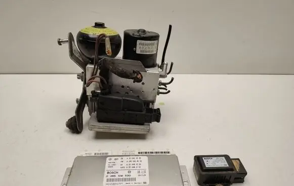 Mercedes-Benz E W211 ABS Pump A0094312712