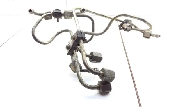 Nissan Primera Fuel line pipe