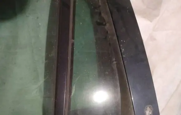 Ford Mondeo Mk III Rear vent window glass as3