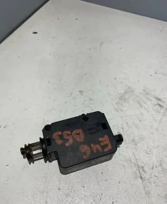 BMW 3 E46 Central locking motor 8372240 40620435 1F11
