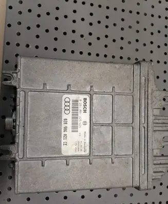 Audi A4 S4 B5 8D Engine control unit/module 02800425426 028906021CE 1740583