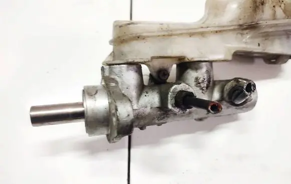 Honda FR-V Master brake cylinder