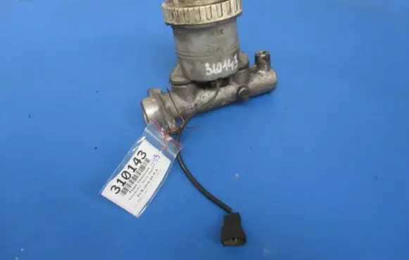 Mitsubishi Space Wagon Master brake cylinder
