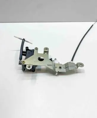 Engine mount vacuum valve
