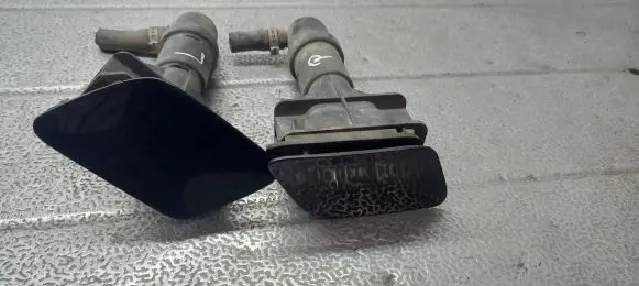 Windshield washer spray nozzle