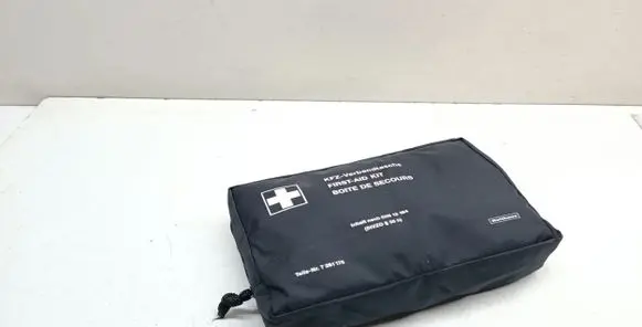 BMW 4 F32 F33 First aid kit 7261178