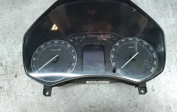 Speedometer (instrument cluster)