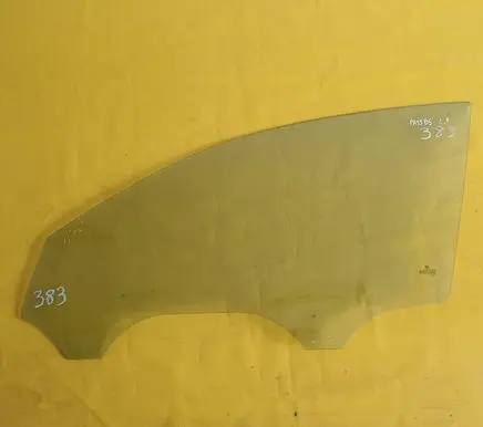 Volkswagen PASSAT B5 Front door window glass four-door