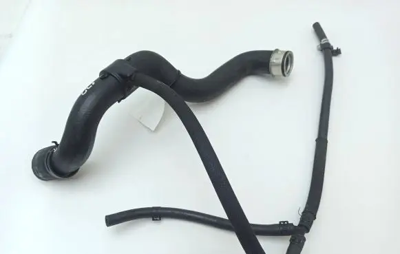 Mercedes-Benz C AMG W203 Engine coolant pipe/hose 2035011882