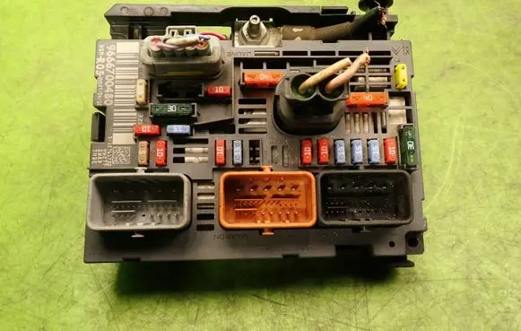 Peugeot 308 BSM Control unit 