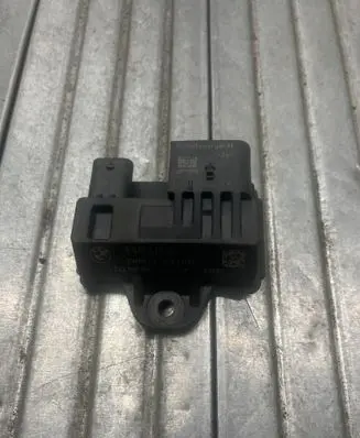 BMW 3 F30 F35 F31 Glow plug pre-heat relay 8519472 0522140104