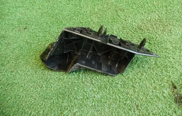 Ford Focus Front bumper mounting bracket