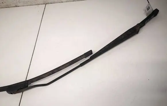 Skoda Octavia Mk1 (1U) Front wiper blade arm 1J1955409A