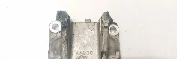 Honda CR-V Engine mounting bracket 90SWY