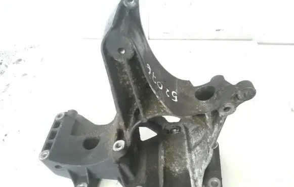 Mitsubishi Carisma Engine mounting bracket 7700867629